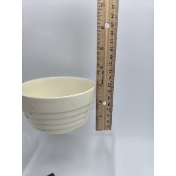 Vintage Beehive Cream Cereal/Berry Pottery Bowl - 4-1/2" Diameter, Marked USA - Picture 2 of 4